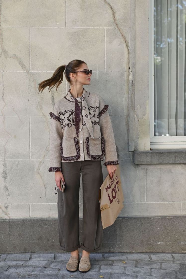  TAUPE  