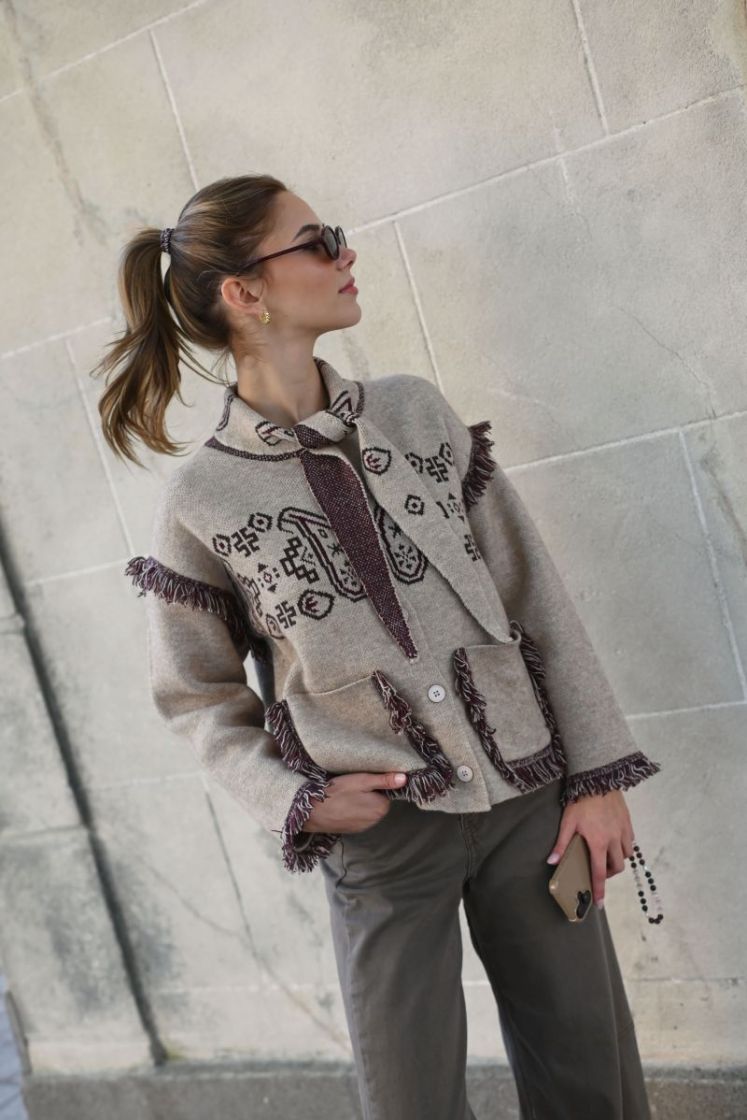  TAUPE  