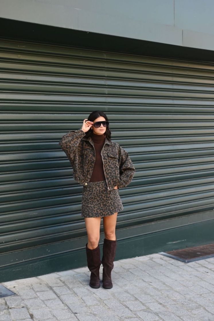 8261 LEOPARD leopard